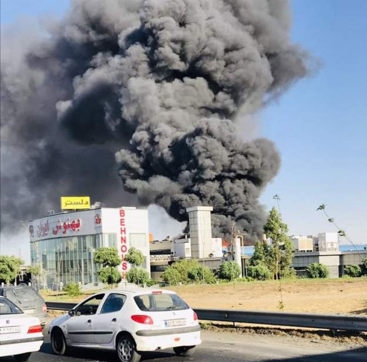 آتش‌سوزی در انبار کارخانه بهنوش