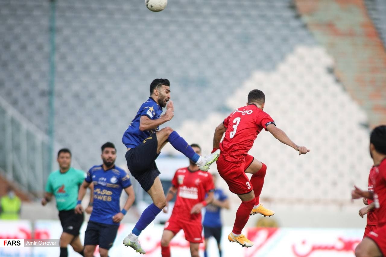 (عکس) جنجالی‌ترین صحنه دربی؛ دلیل اعتراض پرسپولیسی‌ها