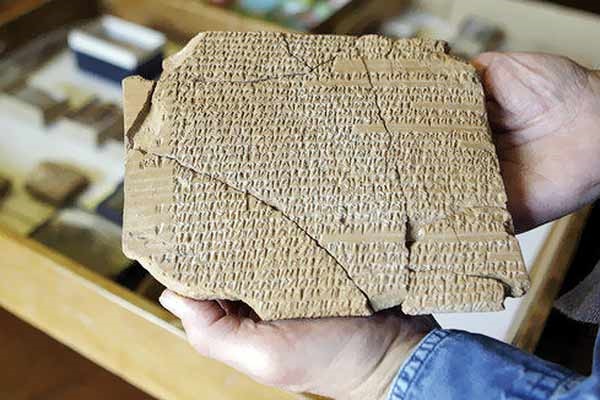 تخت روانچی: آمریکا باید الواح هخامنشی را کامل تحویل دهد