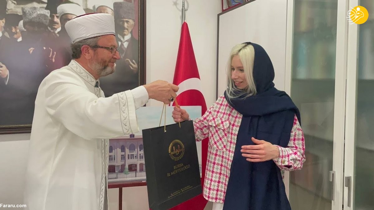 (ویدئو) زن اوکراینی تحت تأثیر اذان قرار گرفت و مسلمان شد (ویدئو) زن اوکراینی تحت تأثیر اذان قرار گرفت و مسلمان شد
