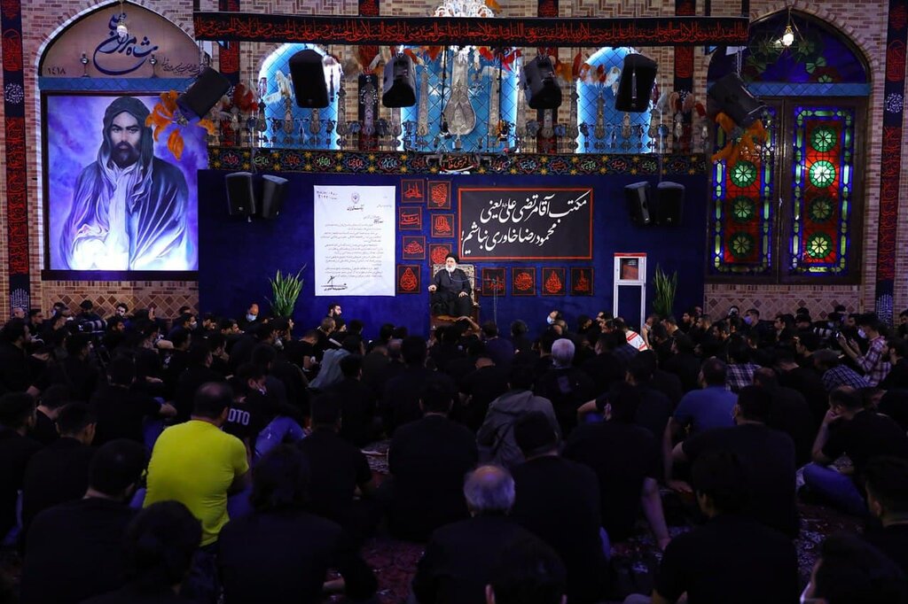 نصب بنری عجیب در مراسم هیات مذهبی با نامه محمدرضا خاوری