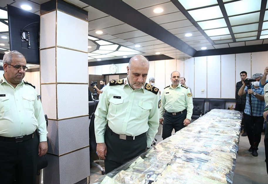 (تصاویر) اموال مسروقه از صندوق امانات بانک ملی