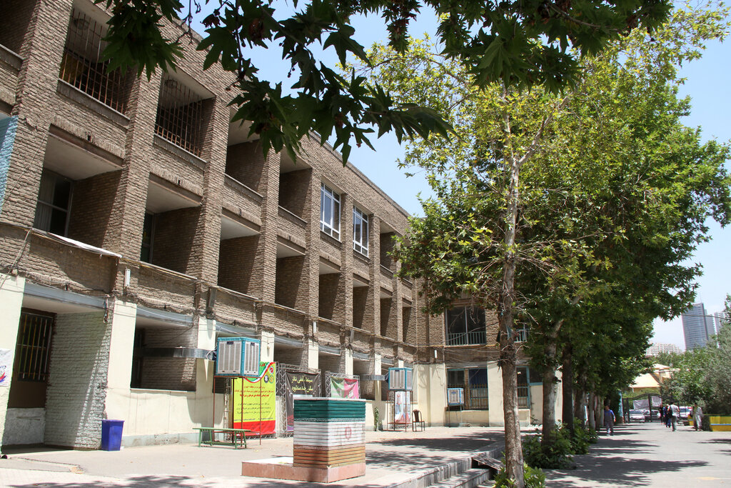 مدرسه آمریکایی‌ها 