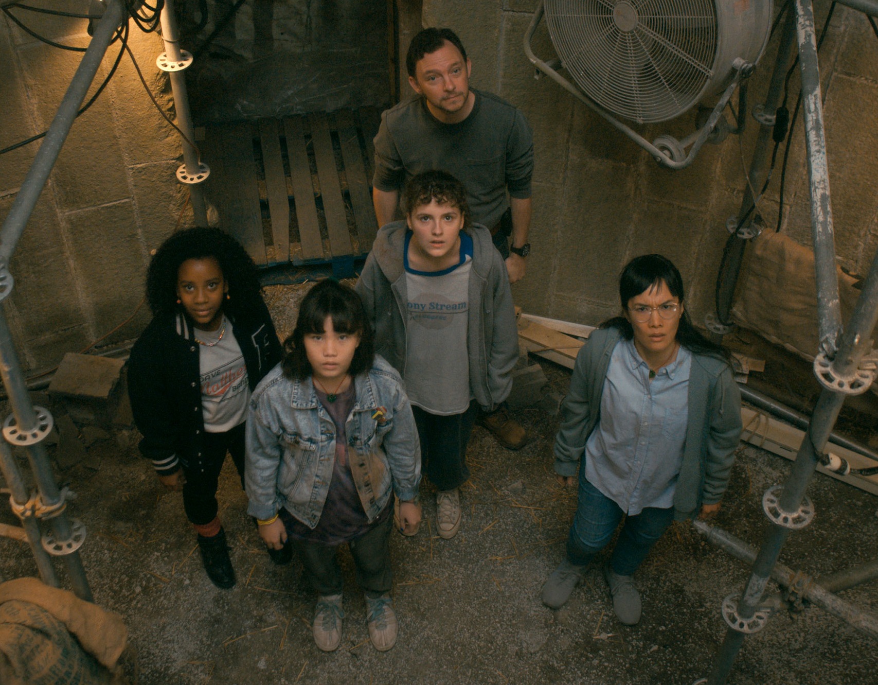 «دختران روزنامه‌فروش»؛ تقلیدی بی‌طراوت از «چیز‌های عجیب»