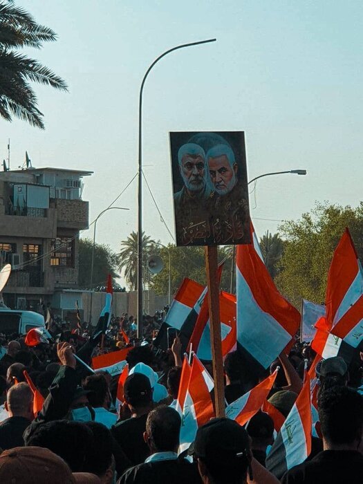 (عکس) ماجرای جعل پرچم ایران در تظاهرات بغداد