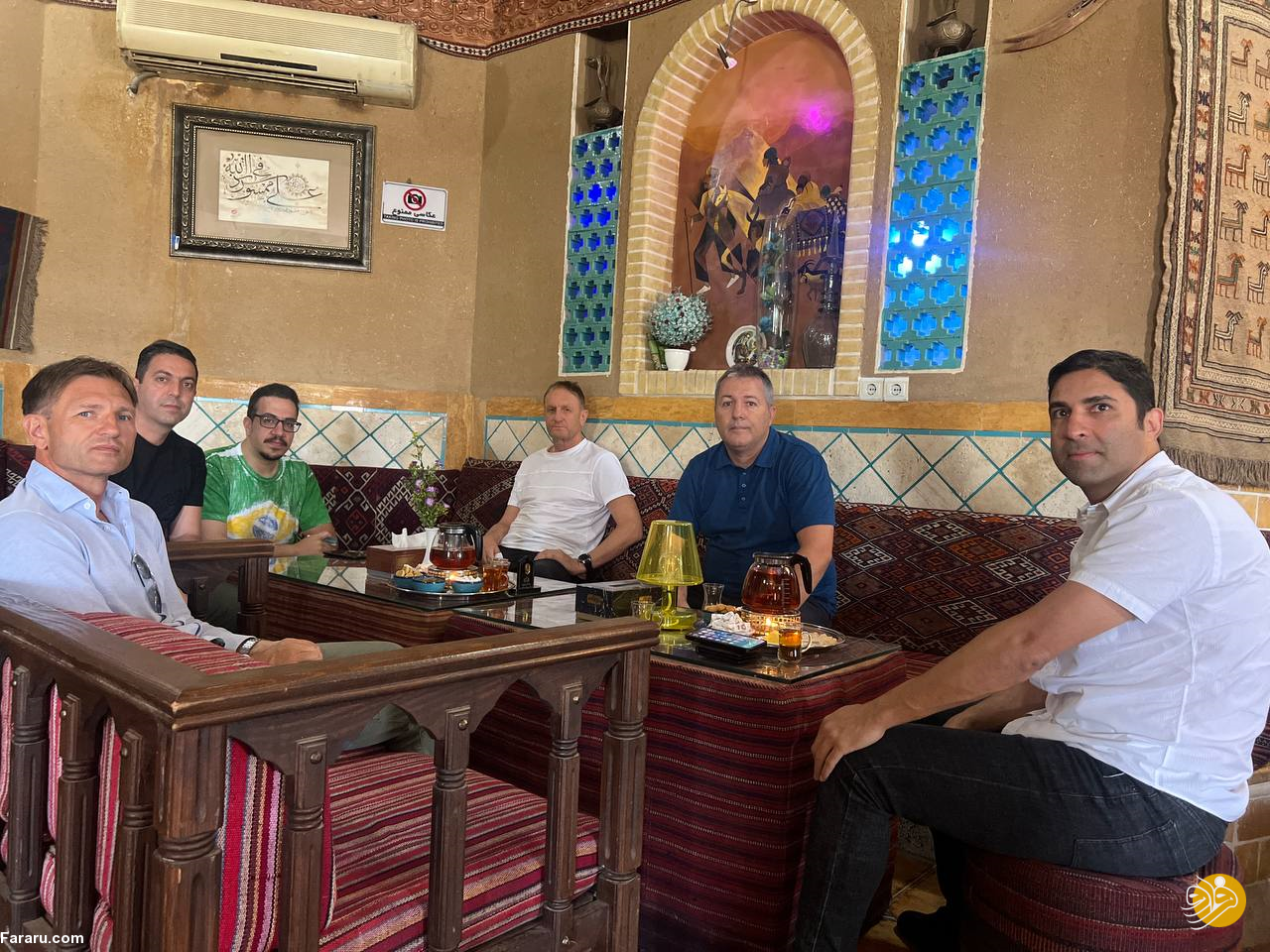 (عکس) اسکوچیچ و دستیارانش در یک رستوران سنتی