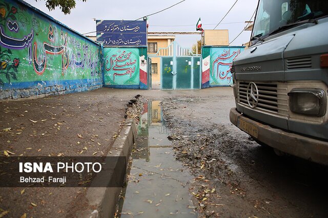 اینجا بچه‌ها با «فاضلاب» و «مار ۳ سر» زندگی می‌کنند!