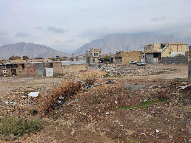 اینجا بچه‌ها با «فاضلاب» و «مار ۳ سر» زندگی می‌کنند!