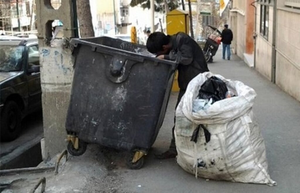 گفت‌وگوی متفاوت با چند زبالگرد؛ داخل مخازن زباله شمال شهر پول است