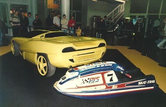 (تصاویر) باراموندا؛ یک خودروی عجیب با پیشرانه موتورسیکلت ب ام و