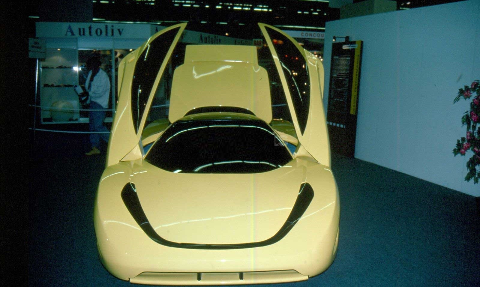 (تصاویر) باراموندا؛ یک خودروی عجیب با پیشرانه موتورسیکلت ب ام و