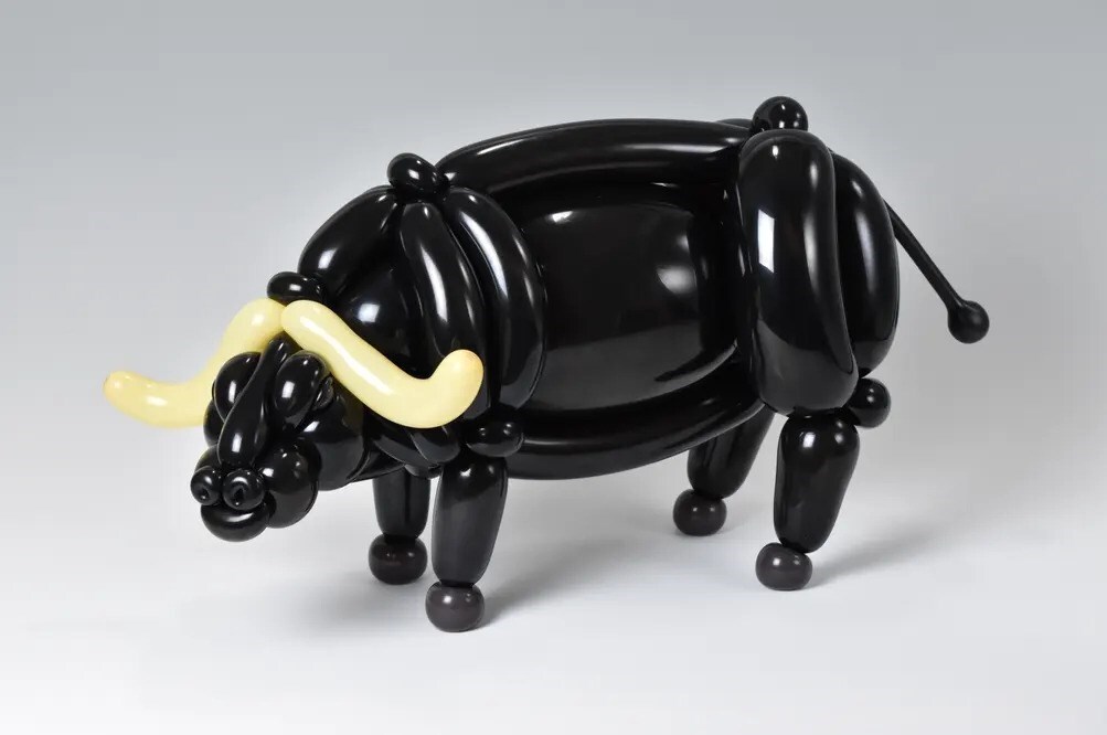 (تصاویر) هنرمندی ژاپنی که مجسمه حیوانات را به شکل بادکنک می‌سازد!