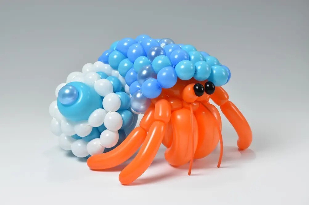 (تصاویر) هنرمندی ژاپنی که مجسمه حیوانات را به شکل بادکنک می‌سازد!