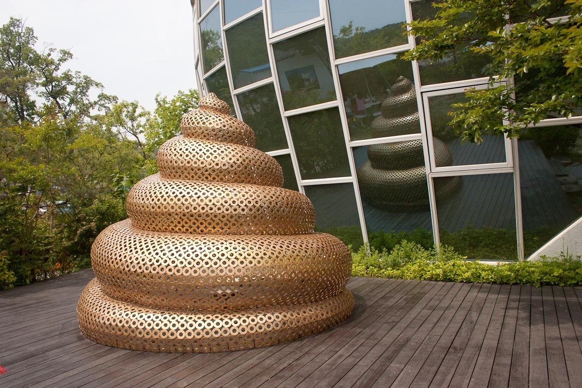 تصاویر عجیب‌ترین خانه‌های دنیا؛ از خانه توالتی تا قلعه حبابی