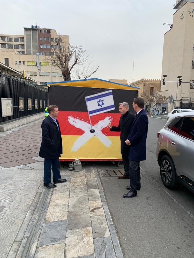 (تصاویر) سفارت انگلیس بازهم خبر ساز شد