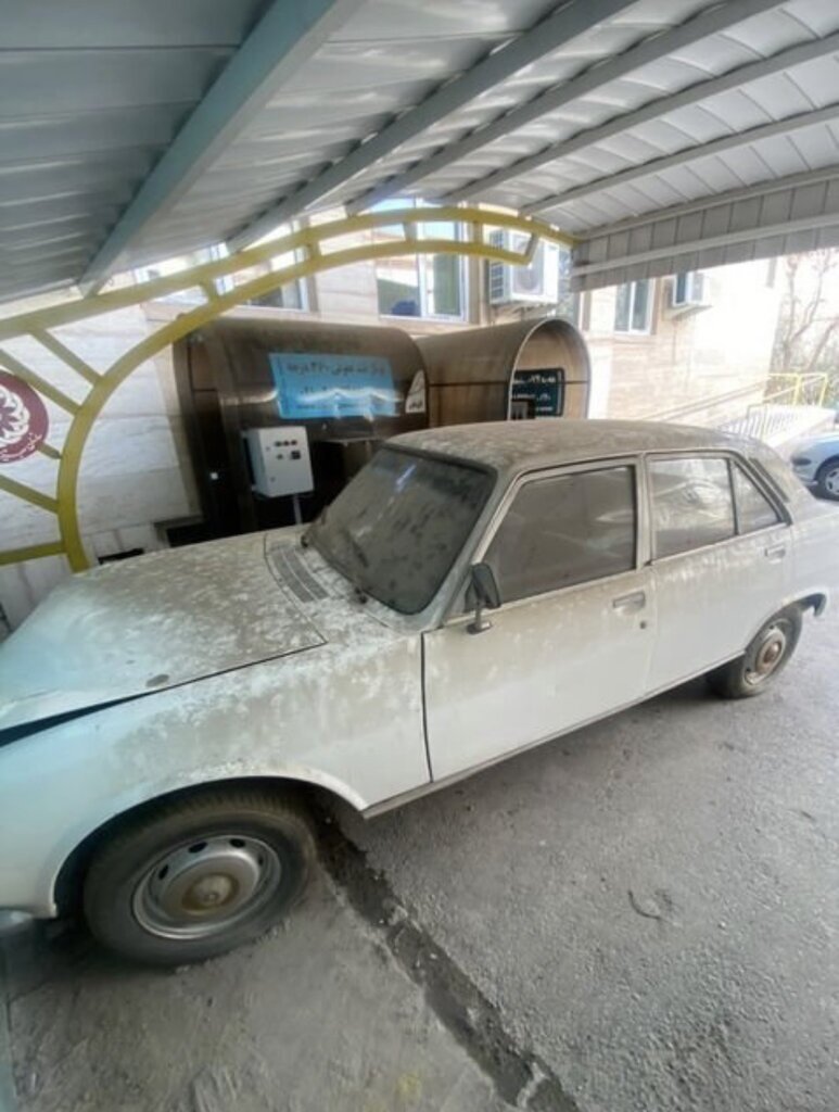 (تصاویر) ماشین احمدی‌نژاد در پارکینگ بهزیستی چه می‌کند؟