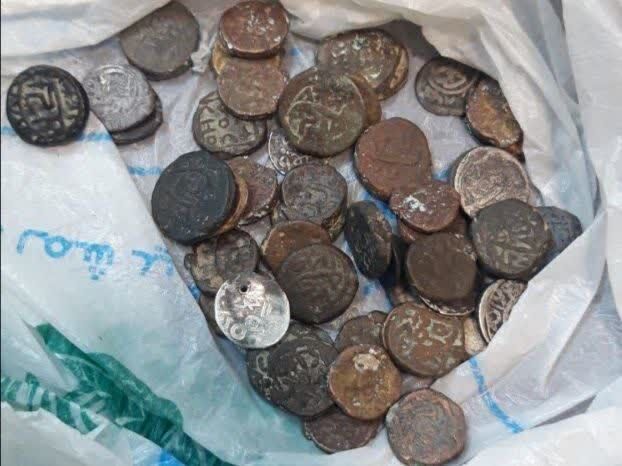 ۵۶ سکه تاریخی در فرودگاه بین‌المللی بندرعباس کشف شد