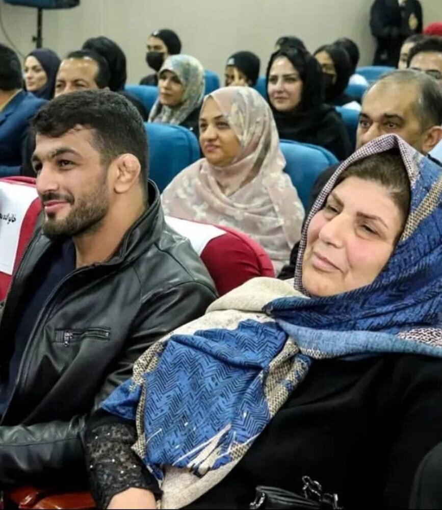 (تصویر) قاب دونفره حسن یزدانی و مادرش