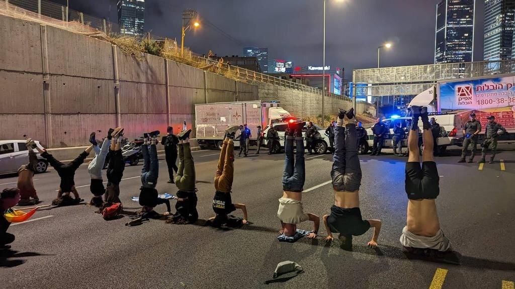 عکسی پربازدید از صف‌آراییِ دانشجویان معترض