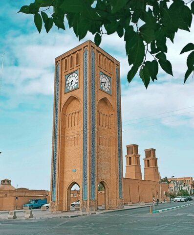 (عکس) قدیمی‌ترین و اولین ساعت شهری ایران را ببینید