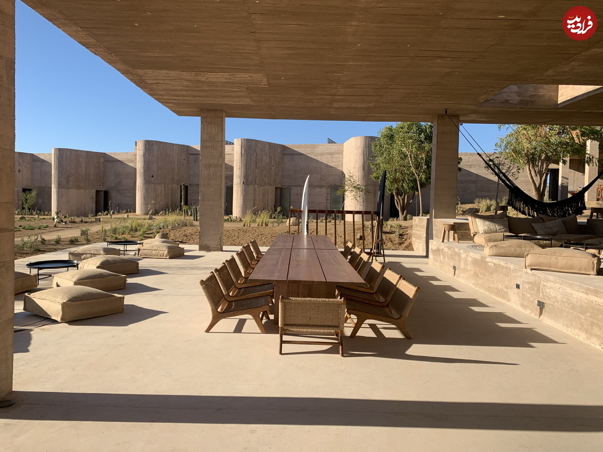 تصاویر خانه‌هایی که با معماری وحشیانه ساخته شده‌اند//