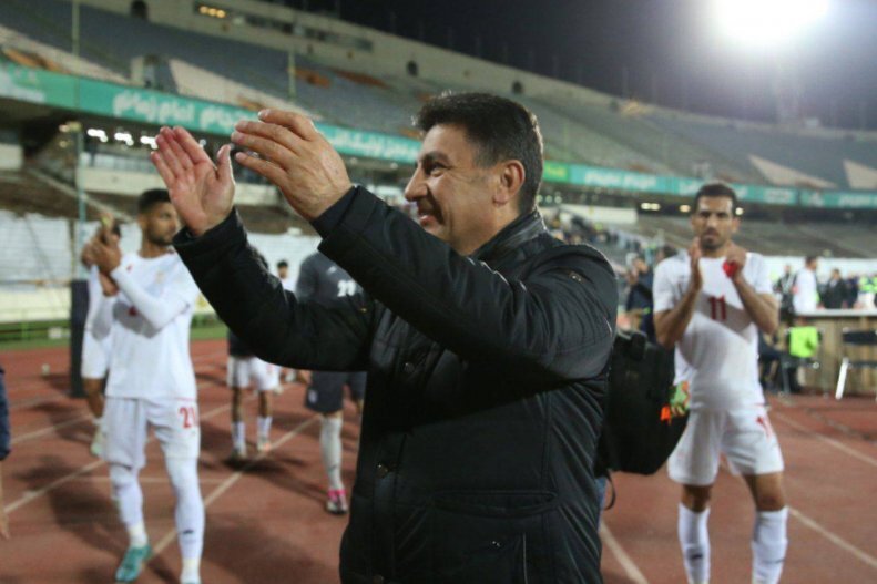 تقدیر ویژه ملی‌پوشان از زنان حاضر در آزادی