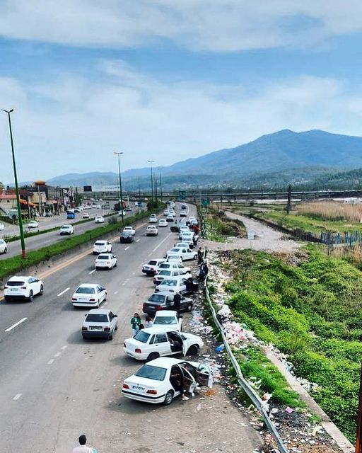 (عکس) صحنه زشتی که مسافران در کنار جاده درست کردند
