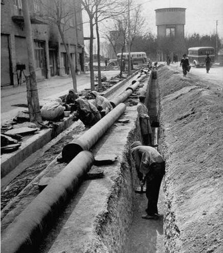 (عکس) طلسم لوله‌کشی آب تهران کی شکست؟/ساکنان کدام محله افتخار نوشیدن اولین لیوان آب خوردن را دارند؟