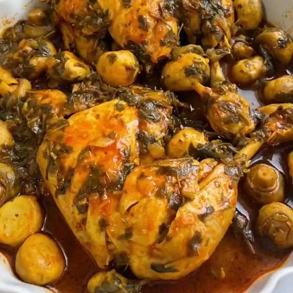 خورش مرغ و قارچ