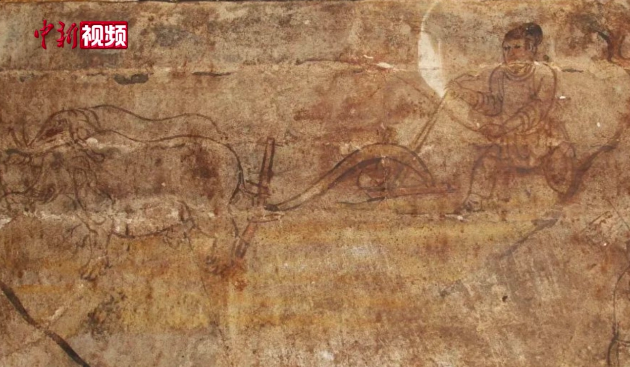 (تصاویر) کشف نقاشی‌های زیبا در مقبرۀ هزارسالۀ چینی