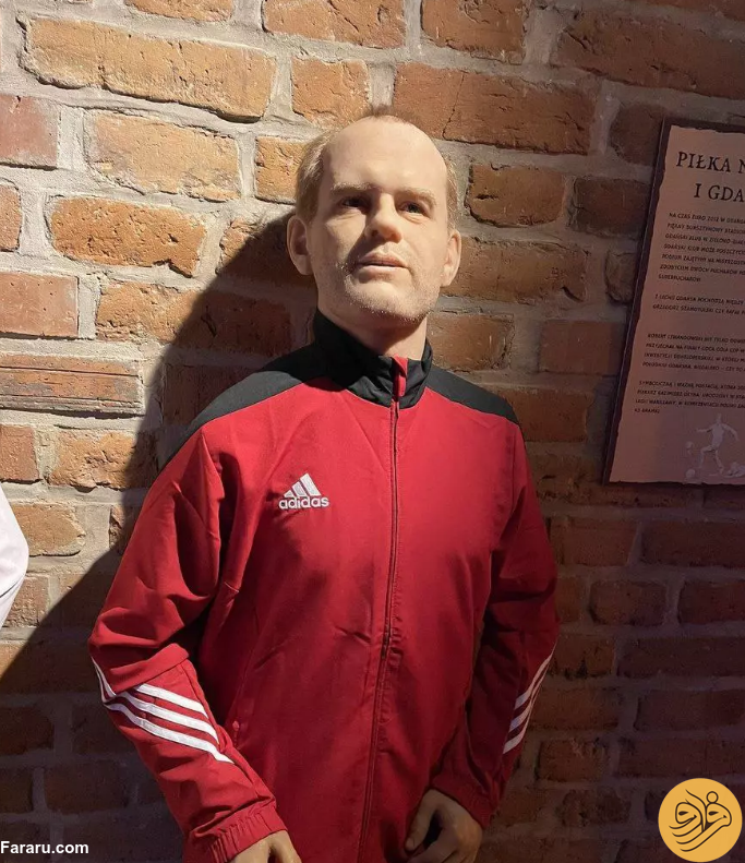 رونمایی از مجسمه مهاجم سابق منچستریونایتد