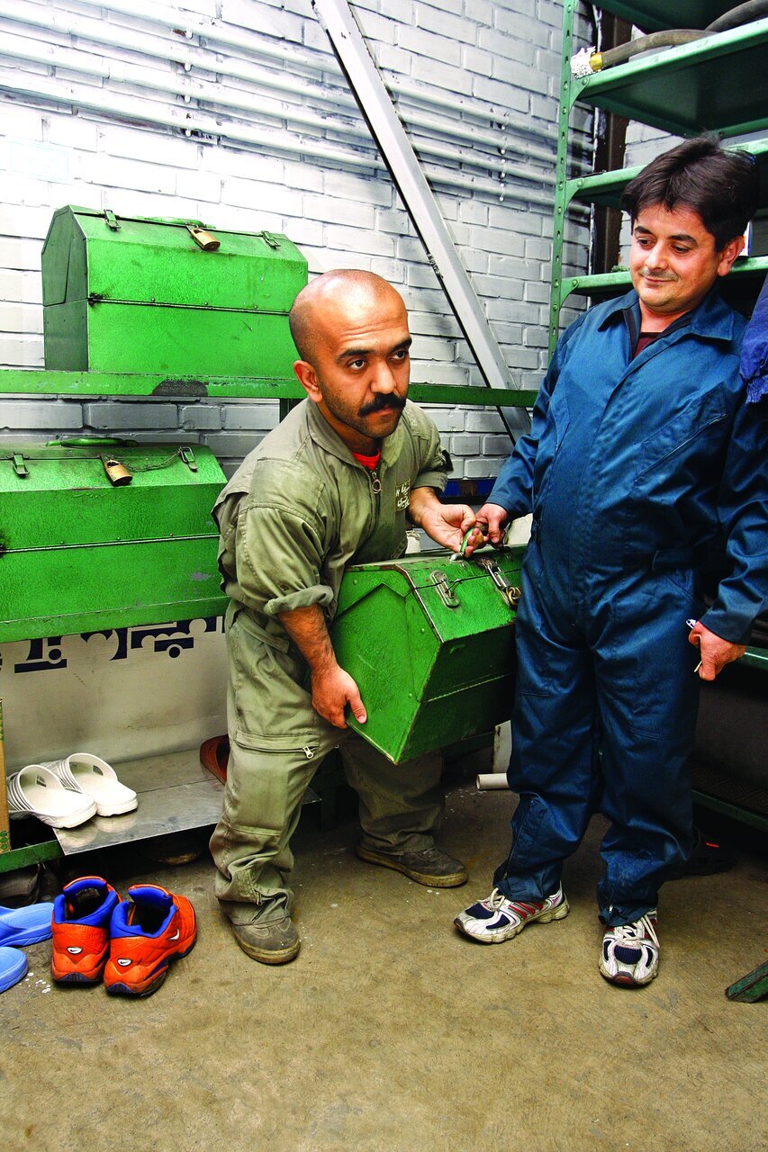 (تصاویر) کوتاه قامتان ایرانی بهترین تعمیرکاران هواپیما