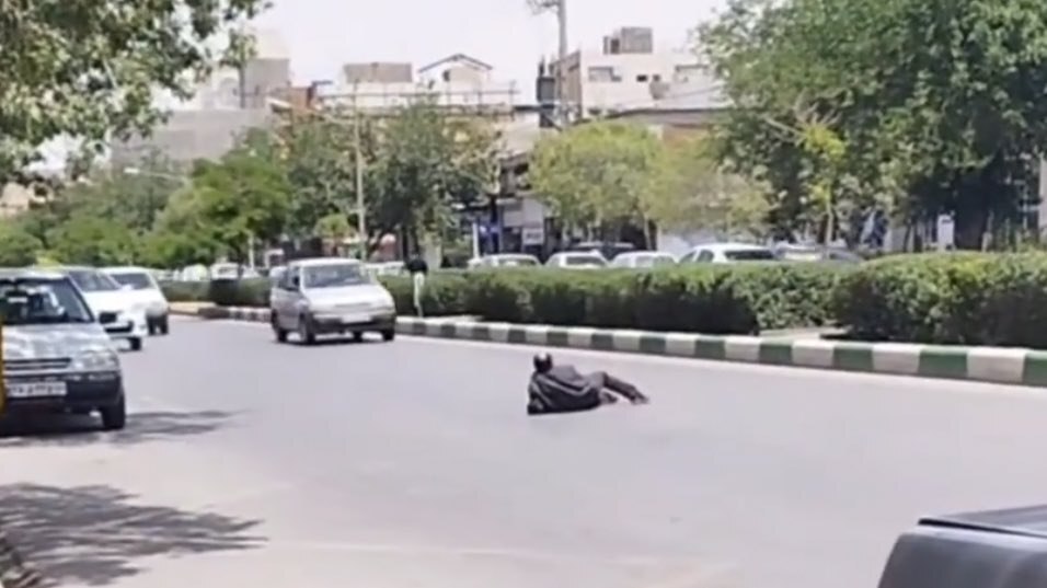تصویر بی‌خیال‌ترین آدم جهان را در مشهد ببینید