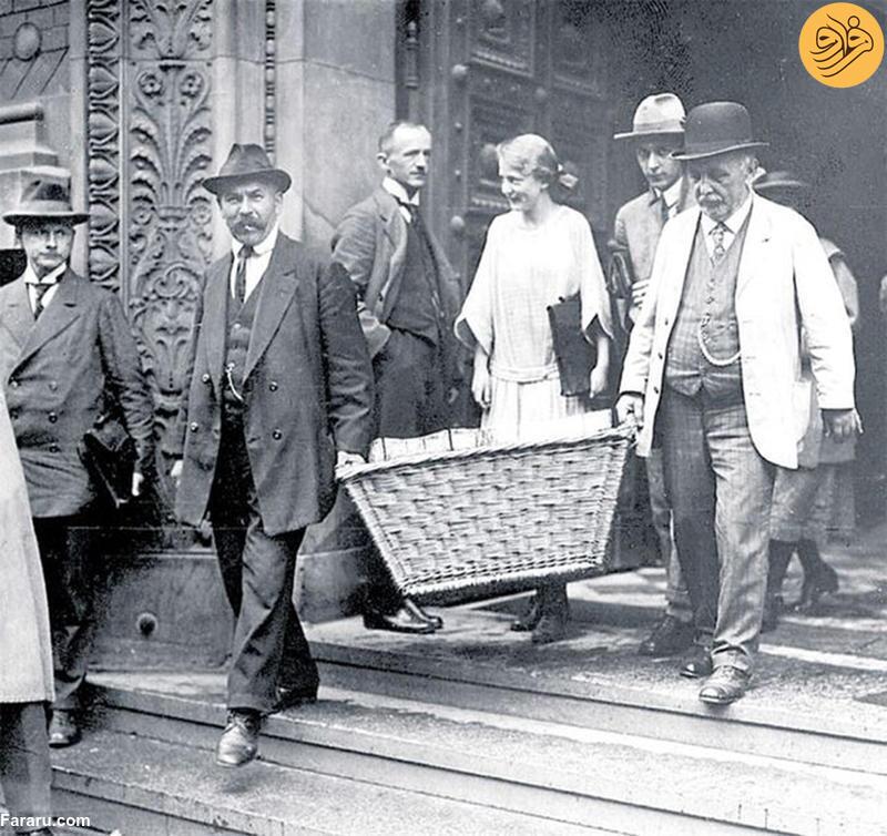 تصاویری عجیب از ابرتورم آلمان؛ یک قرص نان به قیمت هزار میلیارد مارک!