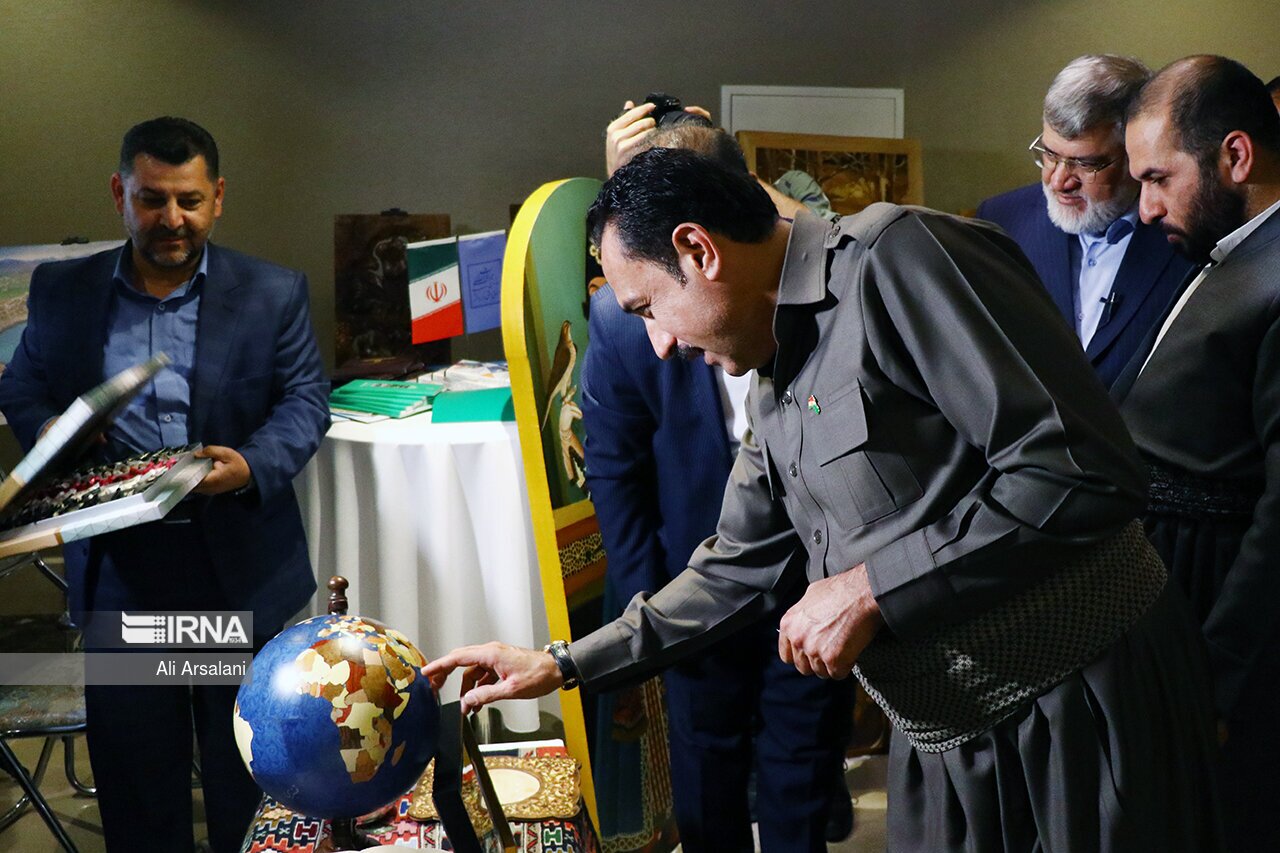 تصاویر جنجالی از نشست وزیر کشور