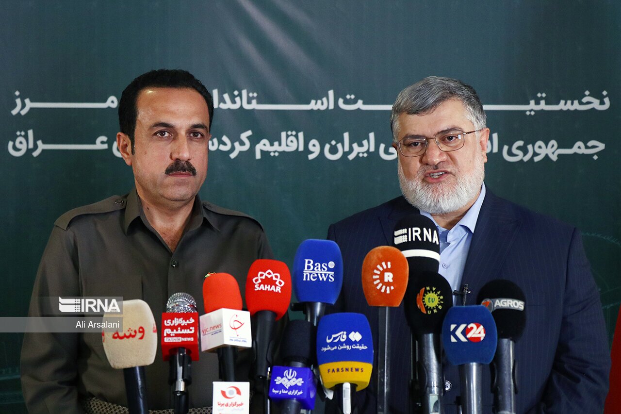 تصاویر جنجالی از نشست وزیر کشور