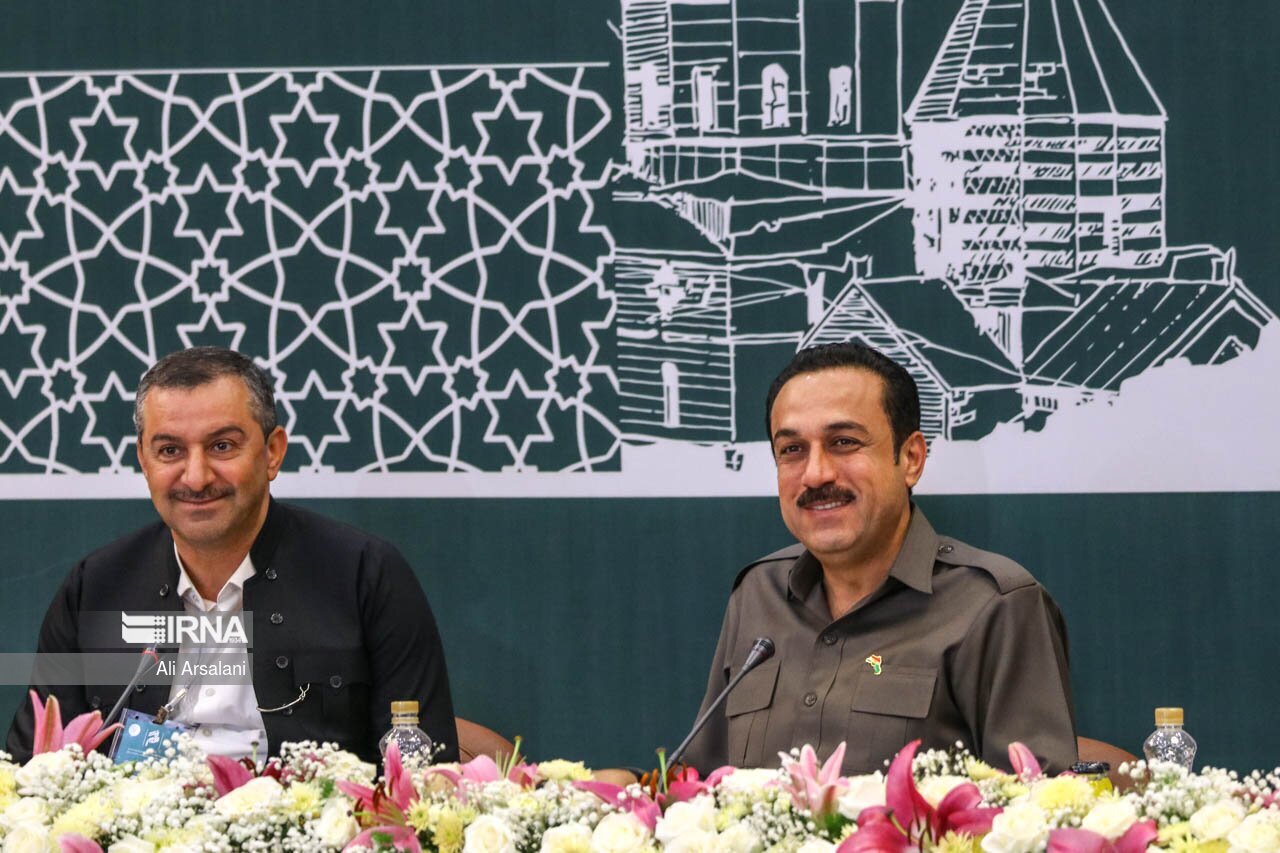 تصاویر جنجالی از نشست وزیر کشور