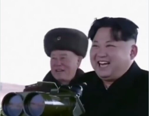 شوخی کاربران توئیتر با زمین‌خوردن بایدن/ از ترامپ، پوتین و اون تا کارتون سیمپسون‌ها! /عکس