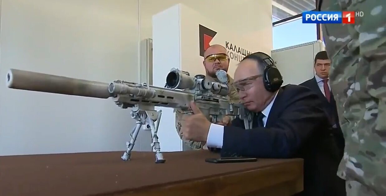 شوخی کاربران توئیتر با زمین‌خوردن بایدن/ از ترامپ، پوتین و اون تا کارتون سیمپسون‌ها! /عکس