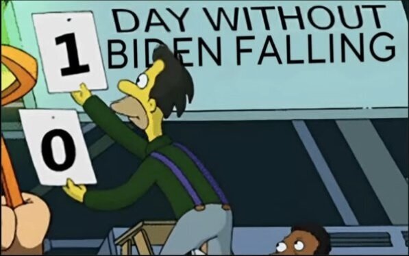 شوخی کاربران توئیتر با زمین‌خوردن بایدن/ از ترامپ، پوتین و اون تا کارتون سیمپسون‌ها! /عکس