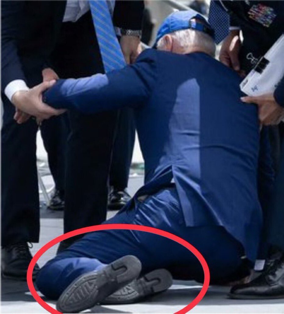 شوخی کاربران توئیتر با زمین‌خوردن بایدن/ از ترامپ، پوتین و اون تا کارتون سیمپسون‌ها! /عکس