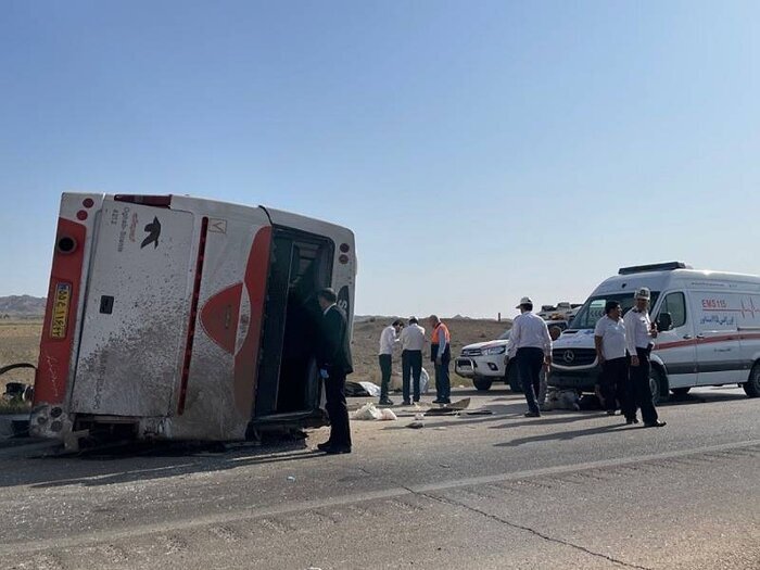 تصاویری از واژگونی اتوبوس جاده سبزوار به نیشابور