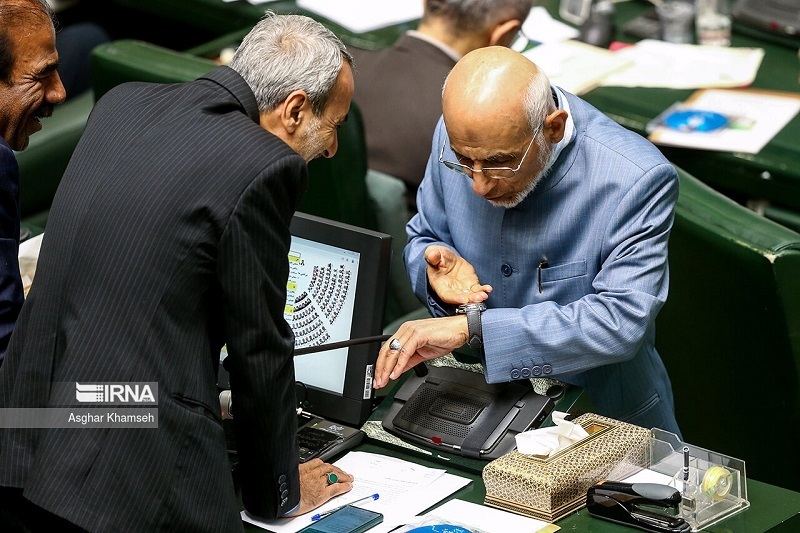 داستان آقای میرسلیم؛ ساعت لوکس، ریباک و آیفون!