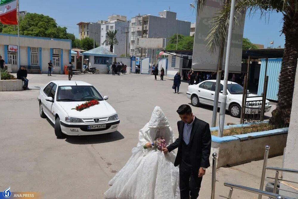 حضور یک دانشجو با لباس عروس در جلسه امتحان!