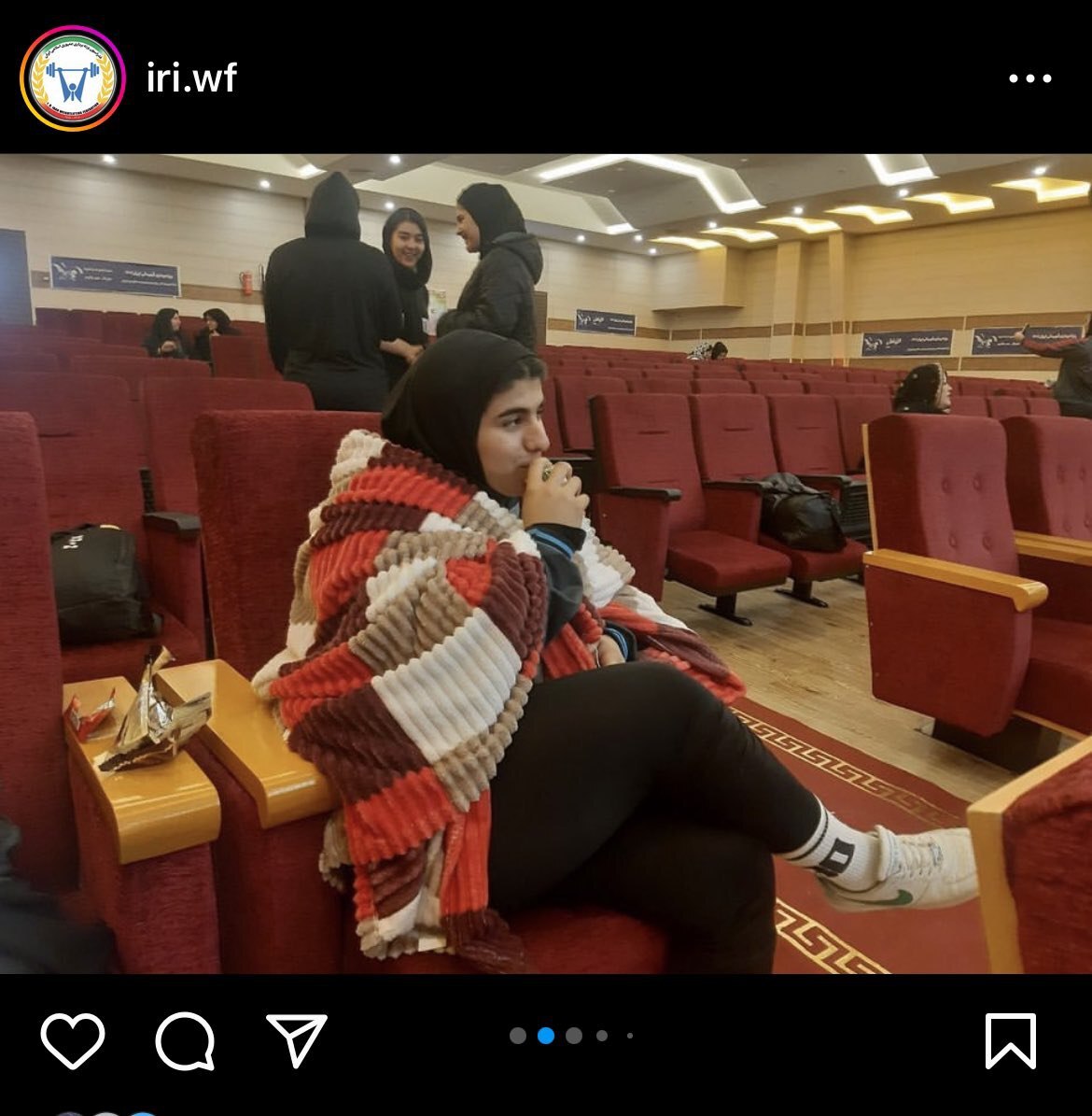 عکسی عجیب از یک دختر مسافر خوزستانی در اردبیل!