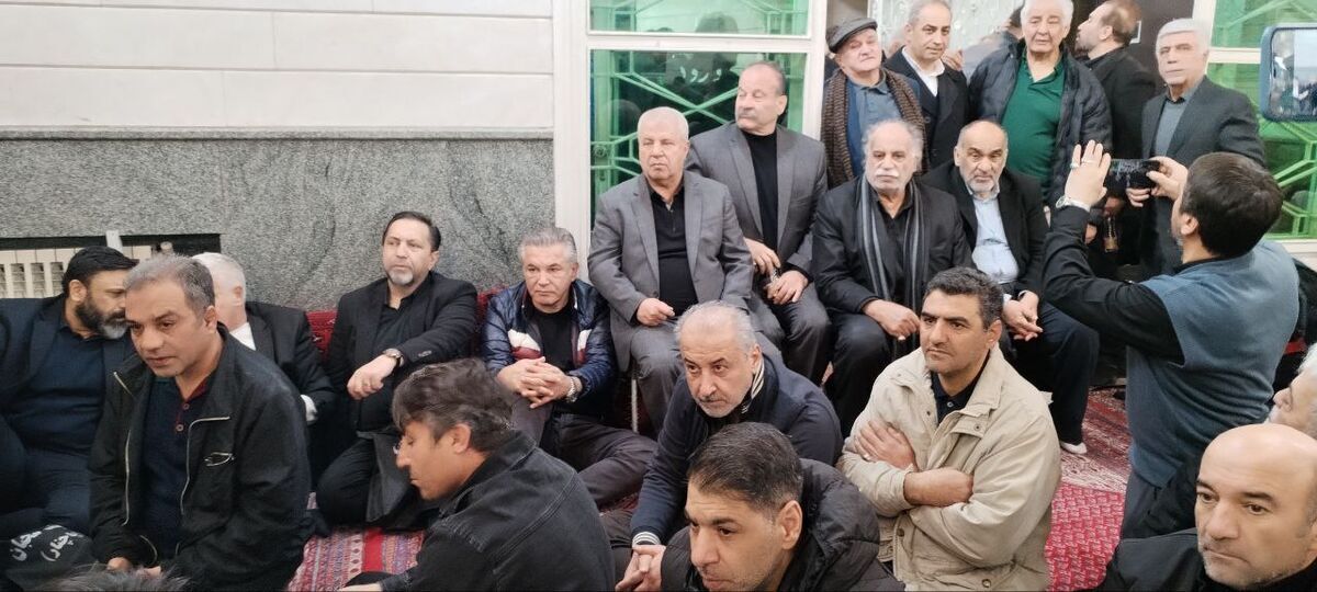 (عکس) چهره‌های مشهور در مراسم ترحیم برادر محمد دادکان