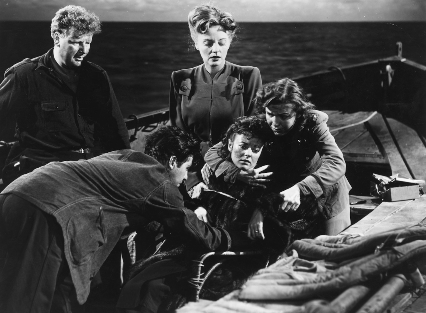 ۱۰ فیلم جنگی کمتر شناخته شده که بی نقص هستند؛ از A Hidden Life تا Lifeboat