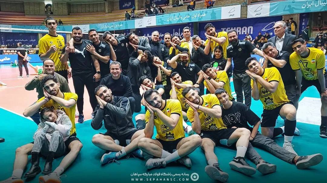 (عکس) خوشحالی والیبالیست‌های سپاهان با کنایه به پرسپولیس!