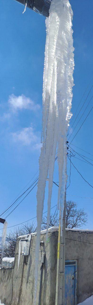 (نصویر) قندیل یخی ۶ متری در مرند