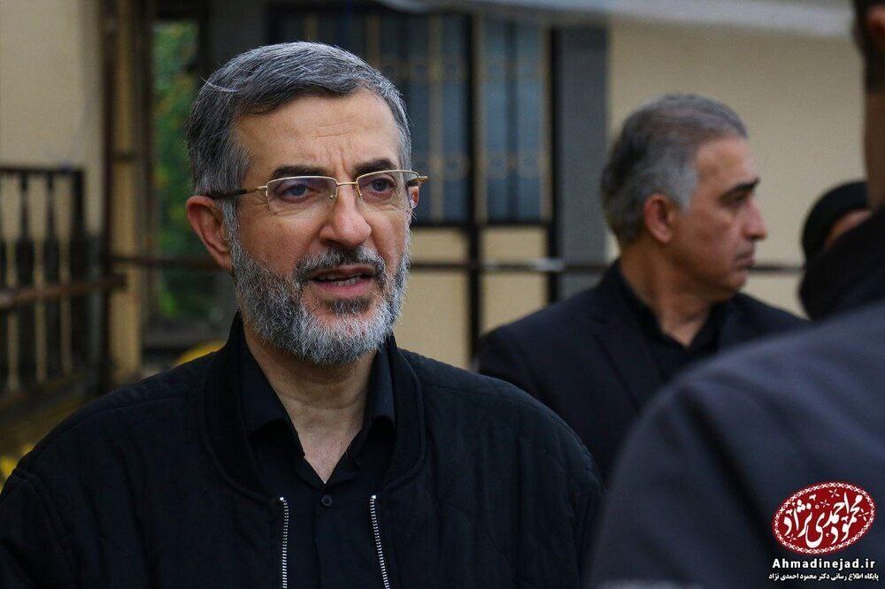 عکسی جدید از اسفندیار رحیم مشایی که در سایت رسمی احمدی‌نژاد منتشر شده است
